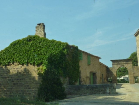 Corbières , château X et XVIII°